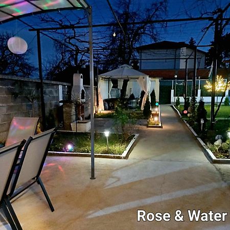 Rose & Water Guest House พาเวลบันยา ภายนอก รูปภาพ