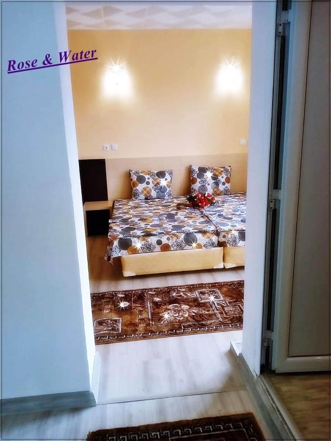 Rose & Water Guest House พาเวลบันยา ภายนอก รูปภาพ