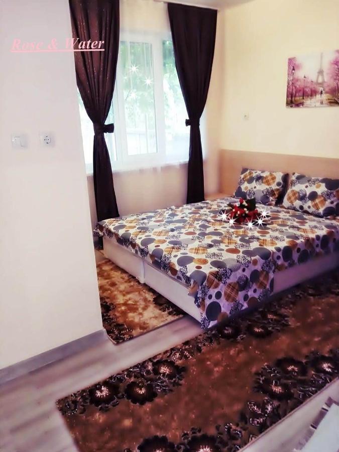 Rose & Water Guest House พาเวลบันยา ภายนอก รูปภาพ