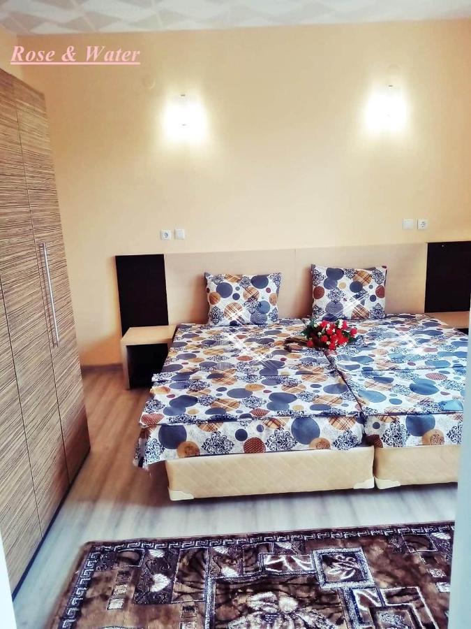 Rose & Water Guest House พาเวลบันยา ภายนอก รูปภาพ