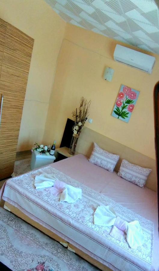 Rose & Water Guest House พาเวลบันยา ภายนอก รูปภาพ
