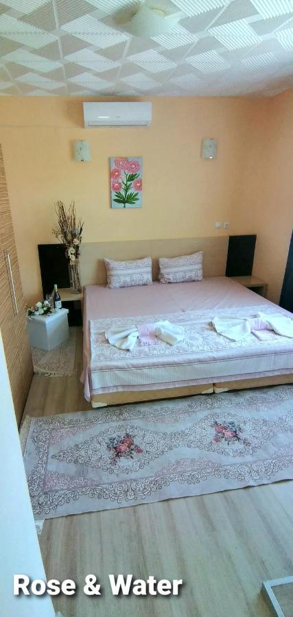 Rose & Water Guest House พาเวลบันยา ภายนอก รูปภาพ