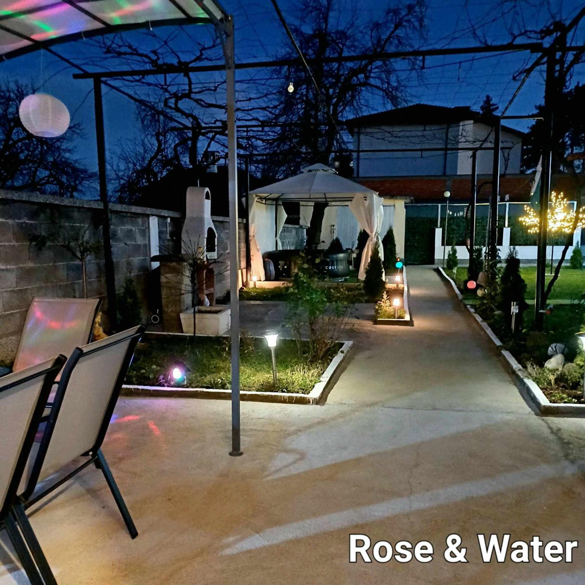 Rose & Water Guest House พาเวลบันยา ภายนอก รูปภาพ